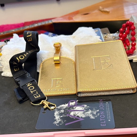 Elton John Gold Accessory Set - Picture 3 of 12